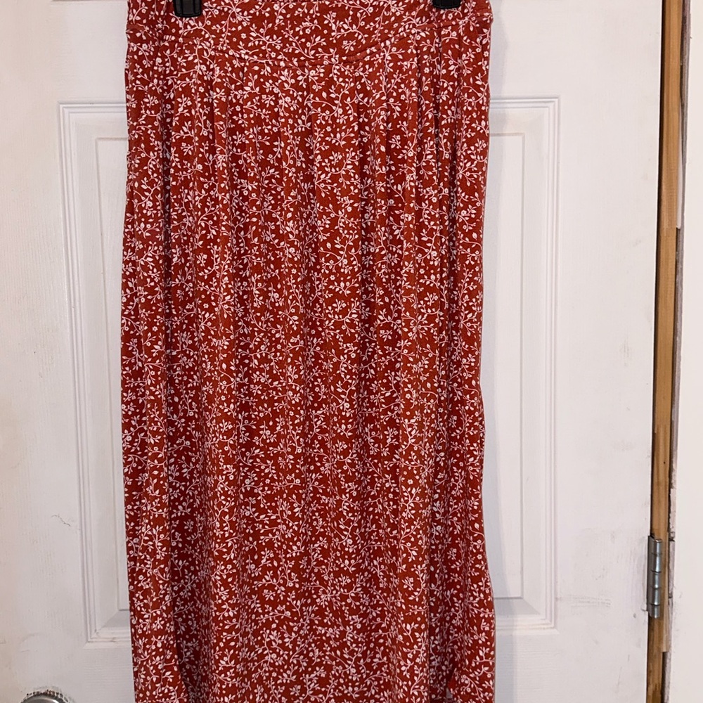 BYTAVI Red and White Floral Midi Skirt
